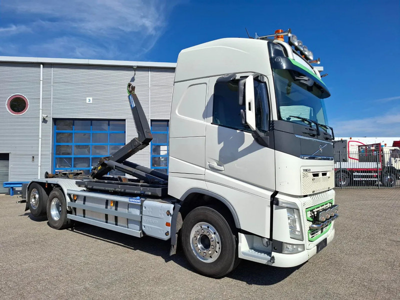 Volvo FH4-500 / VEB+ / HOOK 22 TON / LIFT+LENKACHSE / TUV:02-02-2026 / FULL-AIR / LWDS / NAVI / ALCOA / AUTOMATIC / EURO-6 / 2017 - Мултилифт с кука камион: снимка 4 Volvo FH4-500 / VEB+ / HOOK 22 TON / LIFT+LENKACHSE / TUV:02-02-2026 / FULL-AIR / LWDS / NAVI / ALCOA / AUTOMATIC / EURO-6 / 2017 - Мултилифт с кука камион: снимка 4