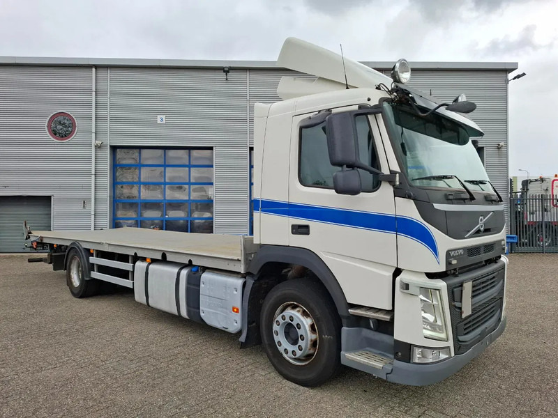 Volvo FM11-330 / ONLY:376356 KM / NAVI / FULL-AIR / LWDS / AIRCO / AUTOMATIC / EURO-6 / 2016 - Шаси кабина: снимка 2 Volvo FM11-330 / ONLY:376356 KM / NAVI / FULL-AIR / LWDS / AIRCO / AUTOMATIC / EURO-6 / 2016 - Шаси кабина: снимка 2