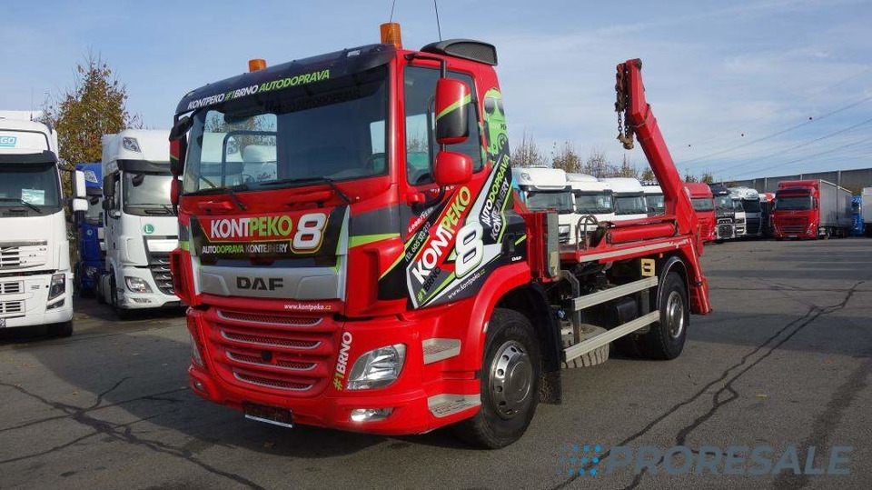 DAF CF 370 FA Day Cab EURO 6 řetězový nosič kontejnerů AK12 - Мултилифт за контейнери камион: снимка 2 DAF CF 370 FA Day Cab EURO 6 řetězový nosič kontejnerů AK12 - Мултилифт за контейнери камион: снимка 2