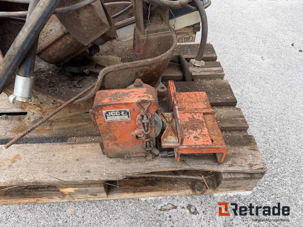 2 Slipmaskiner för mejselstål till bergborrmaskin - Строително оборудване: снимка 5 2 Slipmaskiner för mejselstål till bergborrmaskin - Строително оборудване: снимка 5