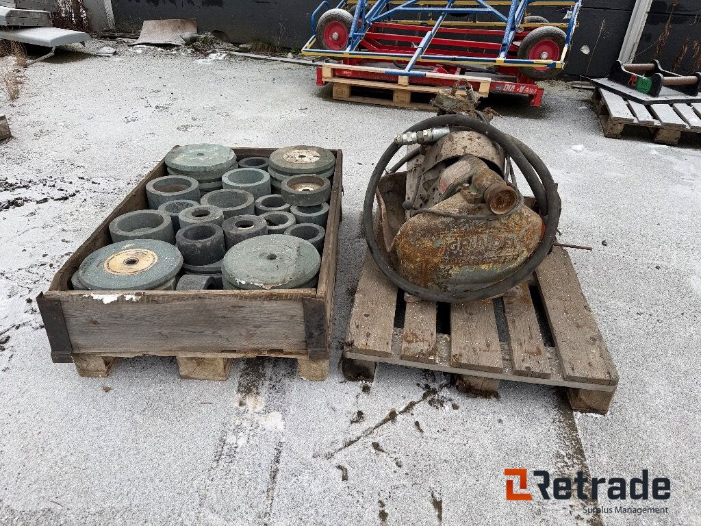 2 Slipmaskiner för mejselstål till bergborrmaskin - Строително оборудване: снимка 1 2 Slipmaskiner för mejselstål till bergborrmaskin - Строително оборудване: снимка 1