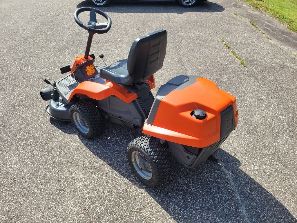 Åkgräsklippare Husqvarna Rider R111B - Градинска техника: снимка 3 Åkgräsklippare Husqvarna Rider R111B - Градинска техника: снимка 3