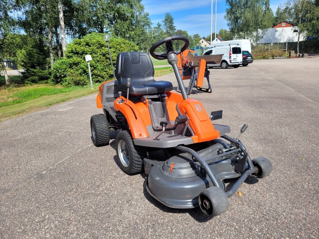 Åkgräsklippare Husqvarna Rider R111B - Градинска техника: снимка 2 Åkgräsklippare Husqvarna Rider R111B - Градинска техника: снимка 2
