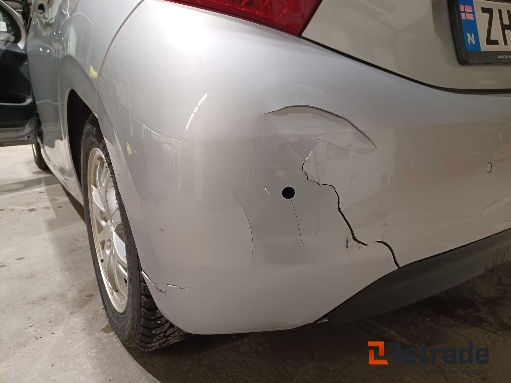 Bil Peugeot 208 Automat - Лек автомобил: снимка 4 Bil Peugeot 208 Automat - Лек автомобил: снимка 4