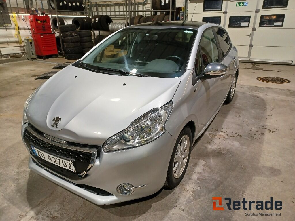 Bil Peugeot 208 Automat - Лек автомобил: снимка 1 Bil Peugeot 208 Automat - Лек автомобил: снимка 1