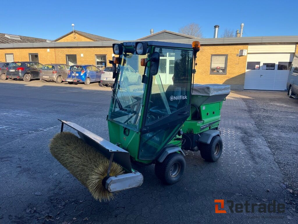 Plæne- og parkmaskiner EGHOLM 2150 Redskabsbærer - Комунална/ Специална техника: снимка 1 Plæne- og parkmaskiner EGHOLM 2150 Redskabsbærer - Комунална/ Специална техника: снимка 1