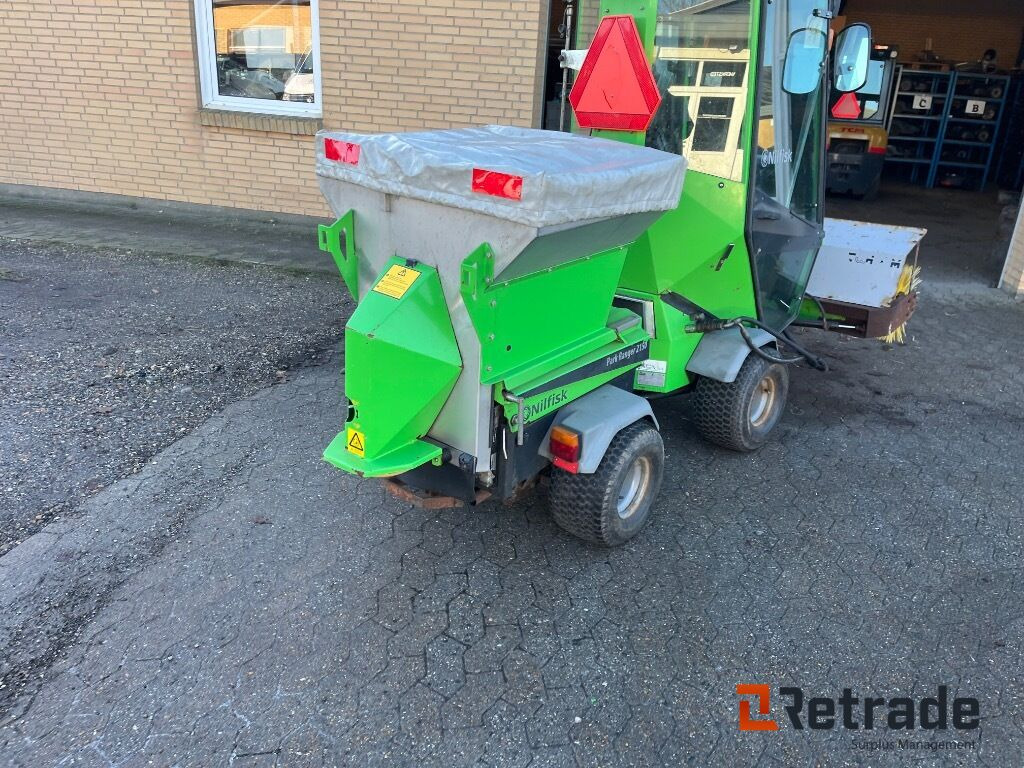 Plæne- og parkmaskiner EGHOLM 2150 Redskabsbærer - Комунална/ Специална техника: снимка 5 Plæne- og parkmaskiner EGHOLM 2150 Redskabsbærer - Комунална/ Специална техника: снимка 5