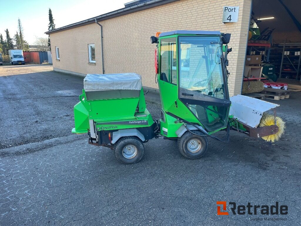 Plæne- og parkmaskiner EGHOLM 2150 Redskabsbærer - Комунална/ Специална техника: снимка 4 Plæne- og parkmaskiner EGHOLM 2150 Redskabsbærer - Комунална/ Специална техника: снимка 4