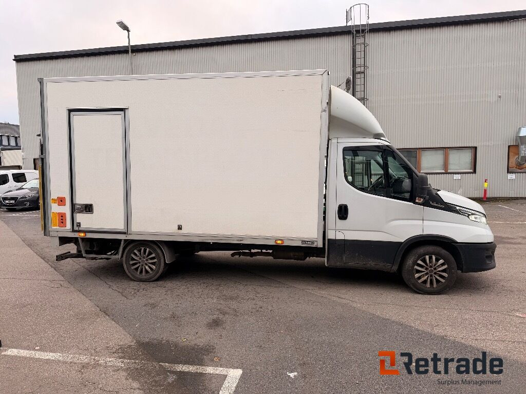 Skapbil IVECO 35S16 (parkert i Oslo) - Лекотоварен автомобил фургон: снимка 4 Skapbil IVECO 35S16 (parkert i Oslo) - Лекотоварен автомобил фургон: снимка 4