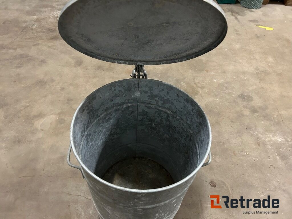 Soptunna Avfallstunna i plåt med lock - Инструмент/ Оборудване: снимка 5 Soptunna Avfallstunna i plåt med lock - Инструмент/ Оборудване: снимка 5