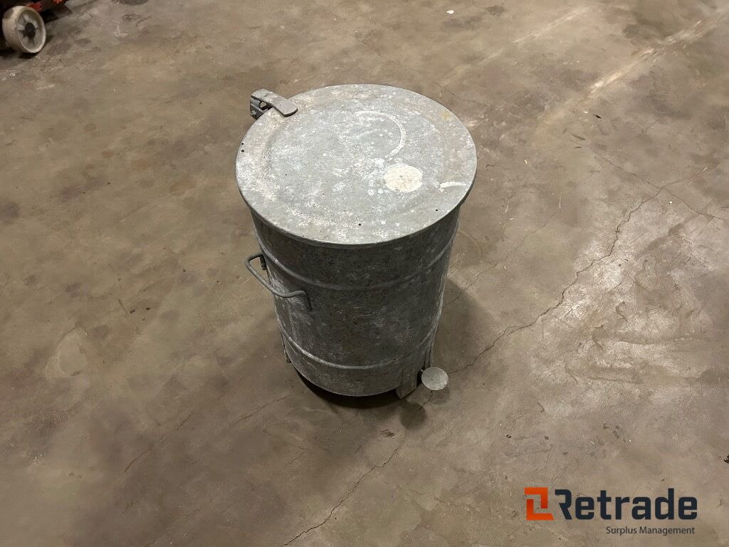 Soptunna Avfallstunna i plåt med lock - Инструмент/ Оборудване: снимка 2 Soptunna Avfallstunna i plåt med lock - Инструмент/ Оборудване: снимка 2