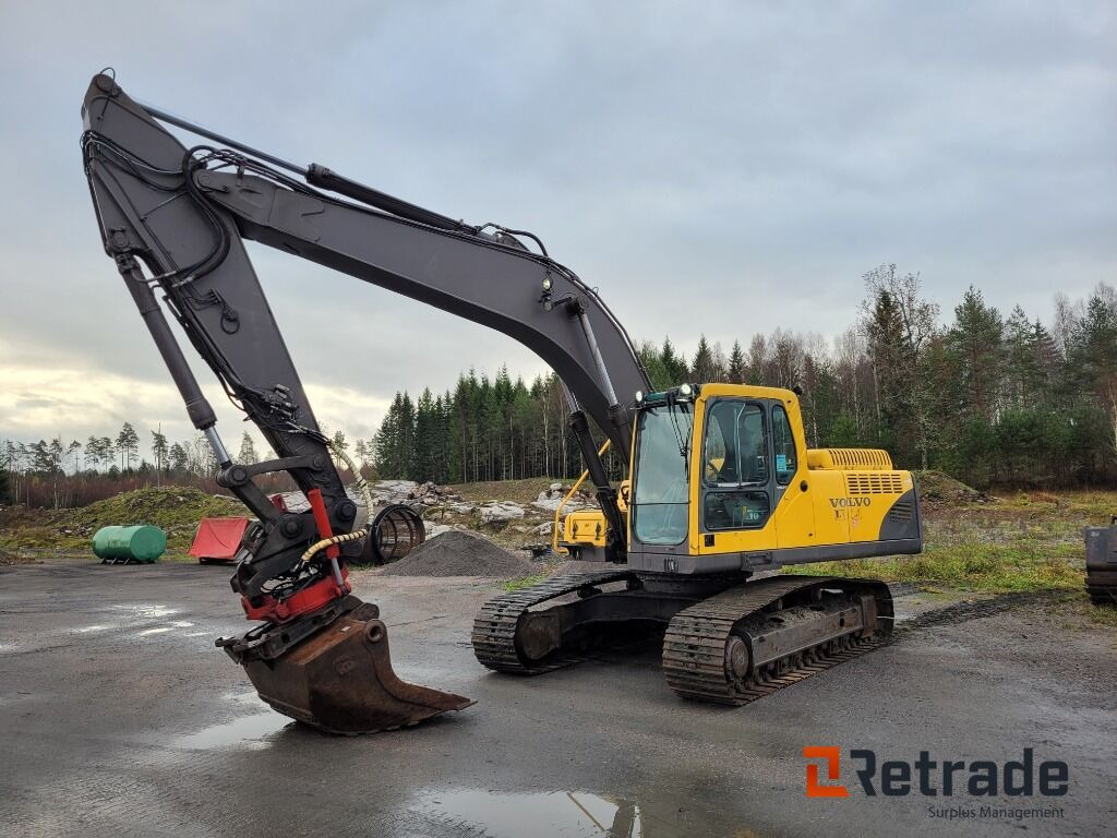 Grävmaskin Volvo EC 240B NLC med tiltrotator och redskap - Строителна техника: снимка 1 Grävmaskin Volvo EC 240B NLC med tiltrotator och redskap - Строителна техника: снимка 1
