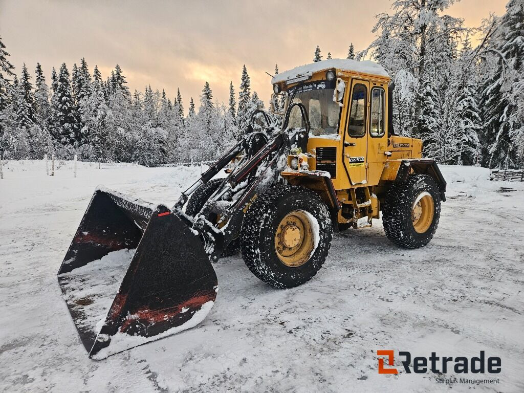 Hjullastare Volvo 4200 med skopa - Строителна техника: снимка 1 Hjullastare Volvo 4200 med skopa - Строителна техника: снимка 1