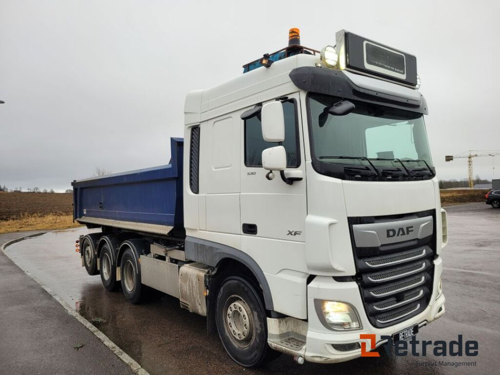 Tridem lastväxlare med flak Daf XF530 FAW Euro 6, låga mil -2022 - Самосвал камион: снимка 2 Tridem lastväxlare med flak Daf XF530 FAW Euro 6, låga mil -2022 - Самосвал камион: снимка 2
