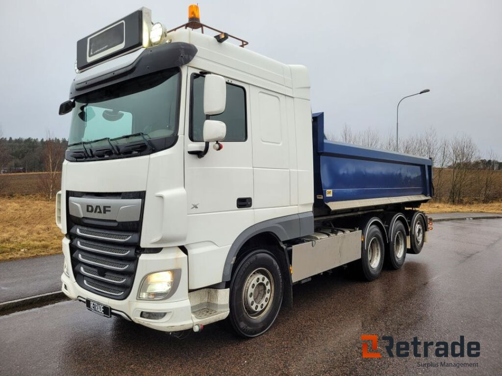 Tridem lastväxlare med flak Daf XF530 FAW Euro 6, låga mil -2022 - Самосвал камион: снимка 1 Tridem lastväxlare med flak Daf XF530 FAW Euro 6, låga mil -2022 - Самосвал камион: снимка 1