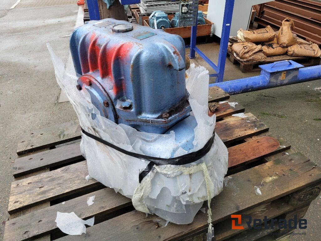 Vinkelväxel Renold Limited - Скоростна кутия за Строителна техника: снимка 3 Vinkelväxel Renold Limited - Скоростна кутия за Строителна техника: снимка 3