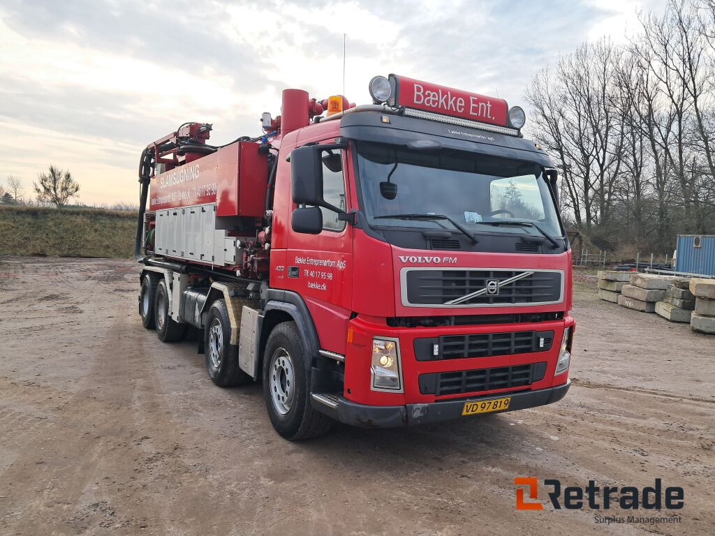 Volvo FM 400 8x2 med wirehejs og Hvidtved Larsen slamsuger - Каналопочистваща машина: снимка 3 Volvo FM 400 8x2 med wirehejs og Hvidtved Larsen slamsuger - Каналопочистваща машина: снимка 3