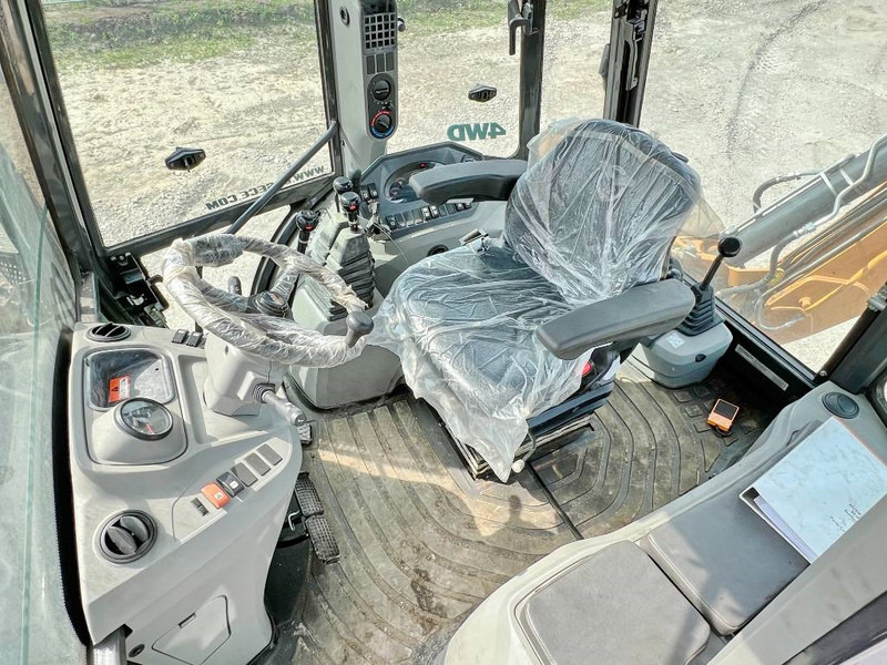 Case 851FX Plus 4WD - New / Unused / Telescopic - Багер-товарач: снимка 5 Case 851FX Plus 4WD - New / Unused / Telescopic - Багер-товарач: снимка 5