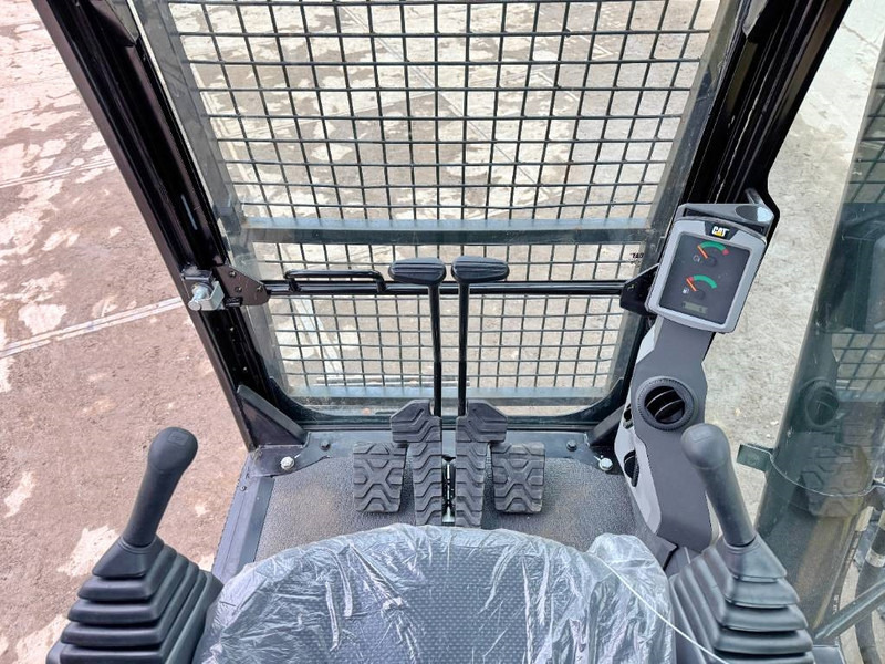 Багер Cat 320D3 GC - 16 Meter Long Reach / New / Unused: снимка 7