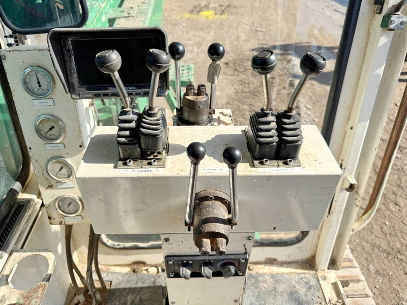 Пробивна машина Hitachi KH150GLS-2 - 30.3m Drill / Powerpack / Hydr Tracks: снимка 9 Пробивна машина Hitachi KH150GLS-2 - 30.3m Drill / Powerpack / Hydr Tracks: снимка 9