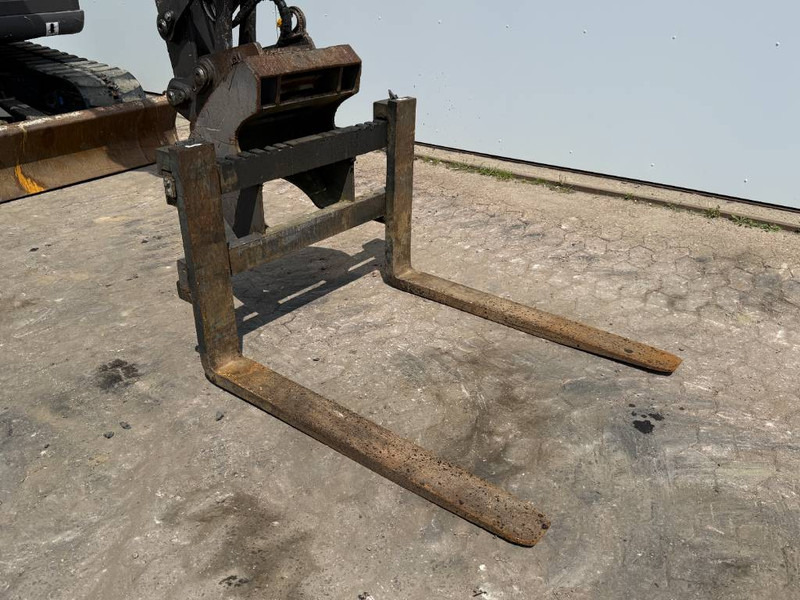 Мини багер Mecalac 8MCR - 6 Attachments Included! Auto Greasing: снимка 19
