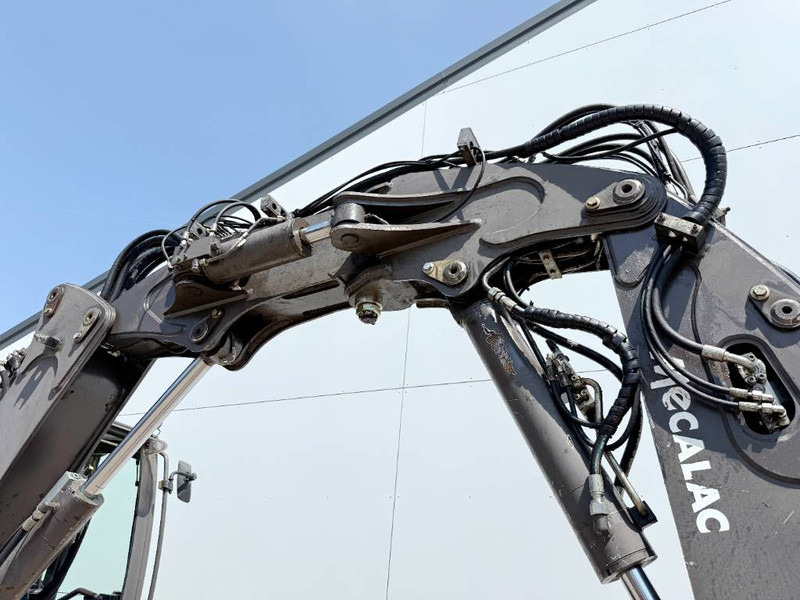 Мини багер Mecalac 8MCR - 6 Attachments Included! Auto Greasing: снимка 16
