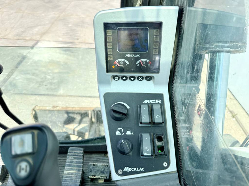 Мини багер Mecalac 8MCR - 6 Attachments Included! Auto Greasing: снимка 13