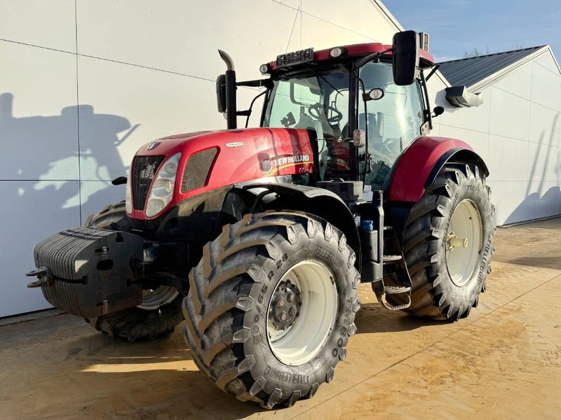 New Holland T7.270 - 4 Hydraulics / Good Working Condition - Трактор: снимка 2 New Holland T7.270 - 4 Hydraulics / Good Working Condition - Трактор: снимка 2