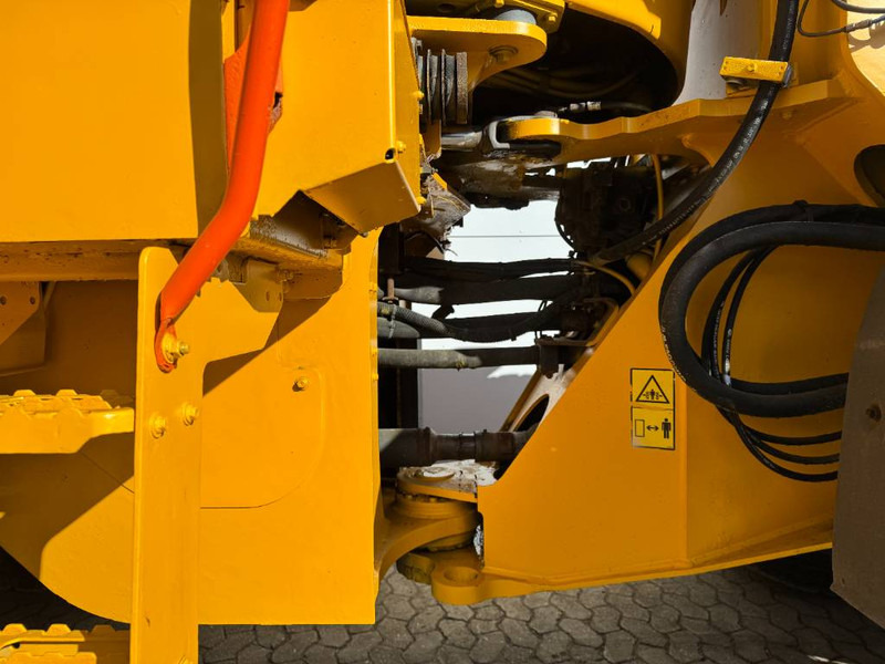 Колесен товарач Volvo L120H - 3rd Function / Weight System: снимка 19