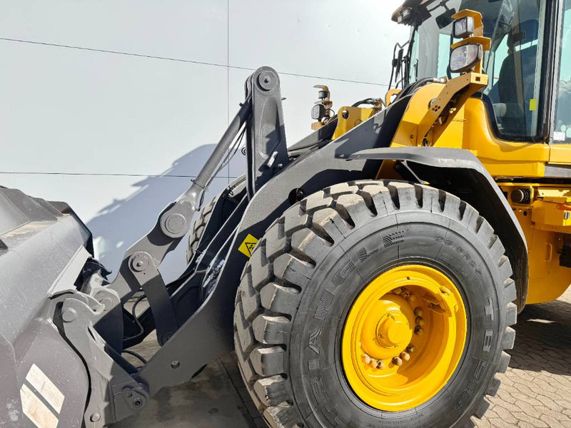 Колесен товарач Volvo L120H - 3rd Function / Weight System: снимка 15