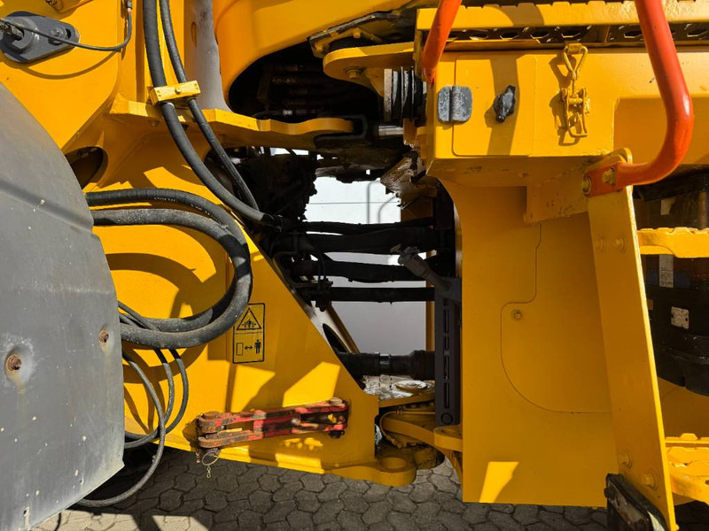 Колесен товарач Volvo L120H - 3rd Function / Weight System: снимка 18