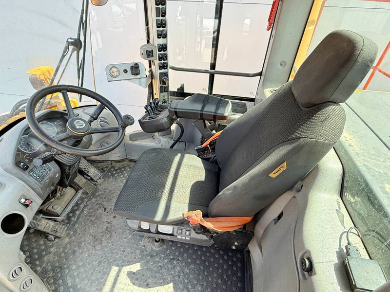 Колесен товарач Volvo L220H - Bucket Included / 3rd Function: снимка 8