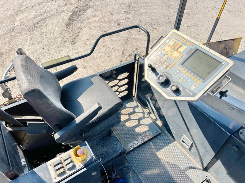 Асфалтополагач Volvo P7820C - 6 Meter Paving Width / Topcon GPS System: снимка 7