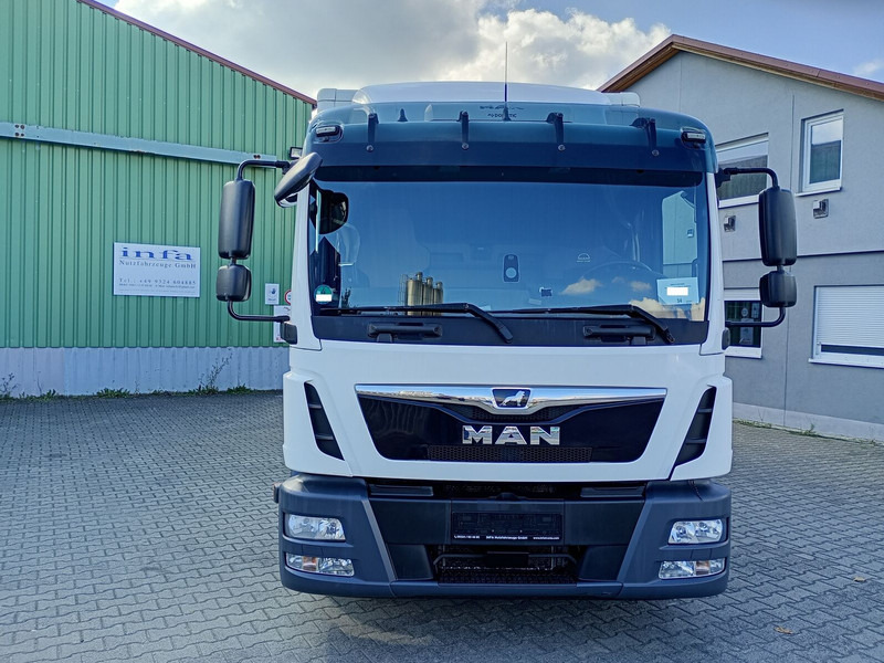 MAN 12.250 Koffer 4X2 Euro6 gFH Standklima LBW AHK (34) - Камион фургон: снимка 3 MAN 12.250 Koffer 4X2 Euro6 gFH Standklima LBW AHK (34) - Камион фургон: снимка 3