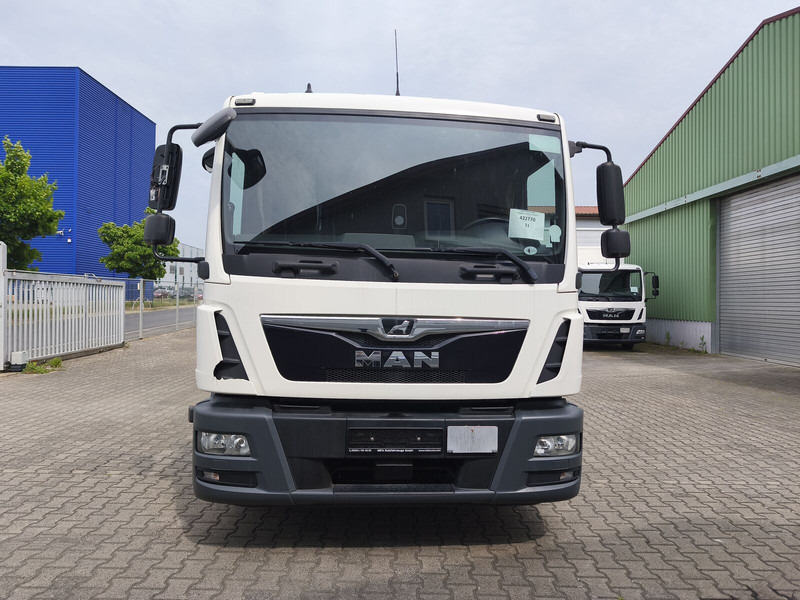 MAN TGL 8.190 Koffer gFH AHK LBW Euro 6 4x2 (11) - Камион фургон: снимка 3 MAN TGL 8.190 Koffer gFH AHK LBW Euro 6 4x2 (11) - Камион фургон: снимка 3