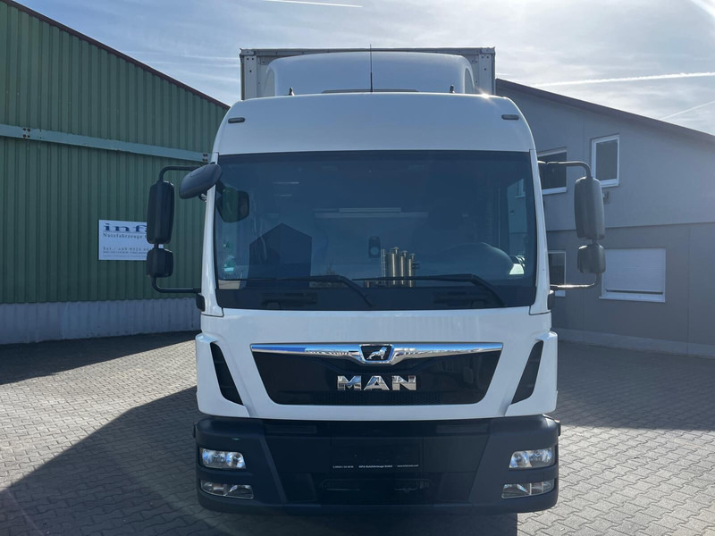 MAN TGL 8.220 - Камион с брезент: снимка 2 MAN TGL 8.220 - Камион с брезент: снимка 2