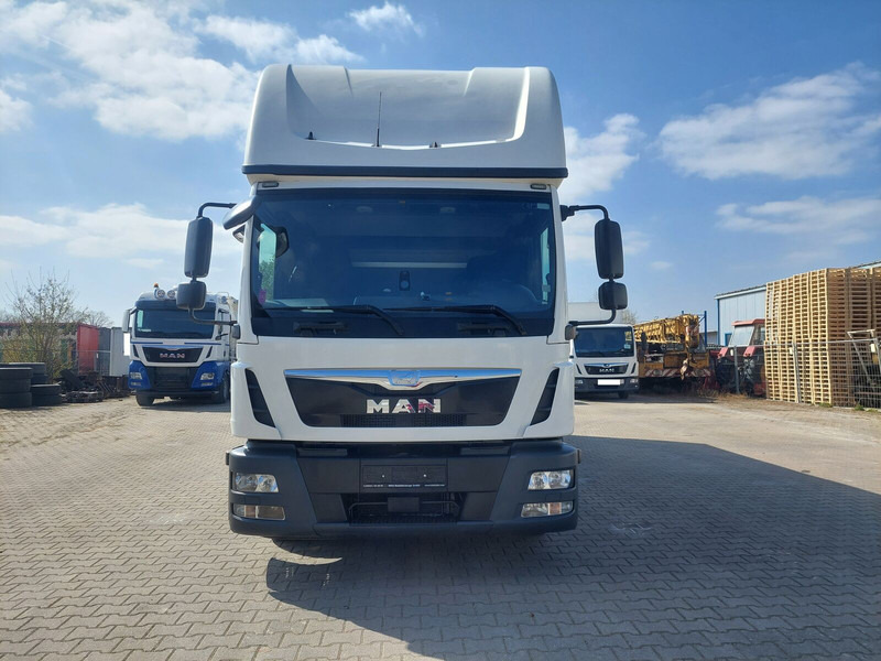 MAN TGL 8.220 - Камион с брезент: снимка 3 MAN TGL 8.220 - Камион с брезент: снимка 3