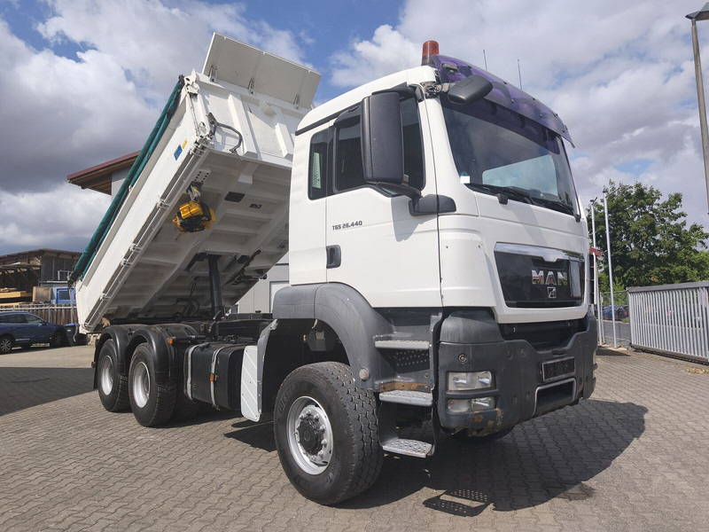 MAN TGS 26.400 6x6 GL Meiller Dreiseitenkipper Bordmatik Plane Euro - Самосвал камион: снимка 5 MAN TGS 26.400 6x6 GL Meiller Dreiseitenkipper Bordmatik Plane Euro - Самосвал камион: снимка 5