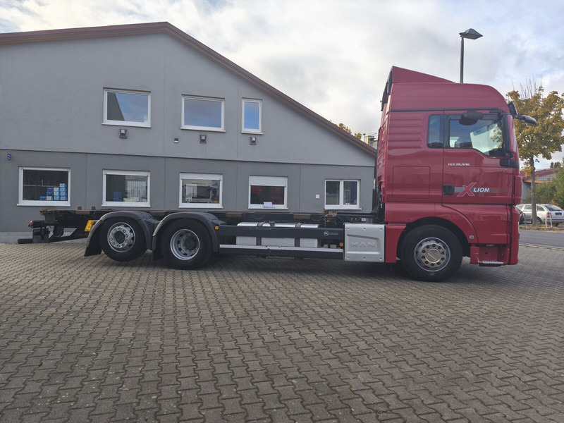 MAN TGX 26.500 BDF 6x2 Euro 6 Retarder Standard Lift+Lenk (29) - Шаси кабина: снимка 4 MAN TGX 26.500 BDF 6x2 Euro 6 Retarder Standard Lift+Lenk (29) - Шаси кабина: снимка 4