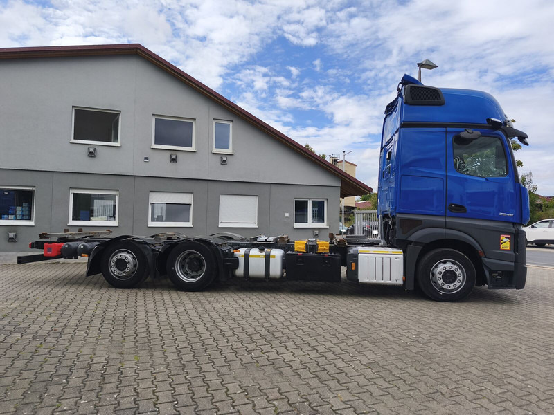 Mercedes-Benz Actros 2545 BDF - Контейнеровоз/ Сменна каросерия камион: снимка 4 Mercedes-Benz Actros 2545 BDF - Контейнеровоз/ Сменна каросерия камион: снимка 4