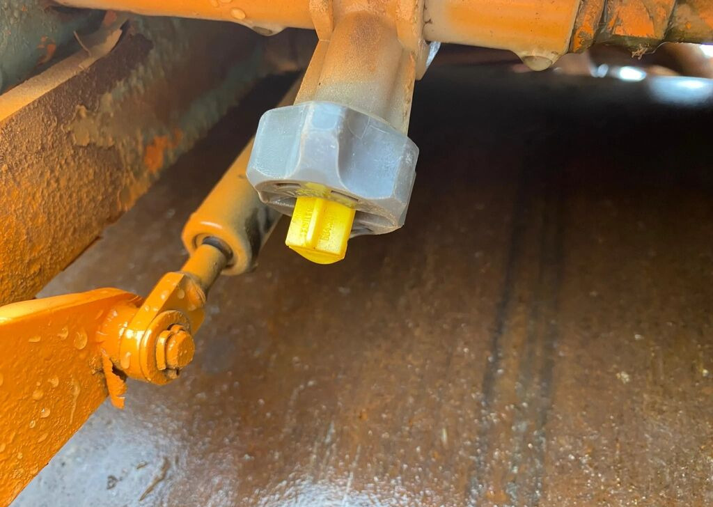Лизинг на Ammann AV95-2 / Vibrations / 1 Owner / NEW Service  Ammann AV95-2 / Vibrations / 1 Owner / NEW Service: снимка 28