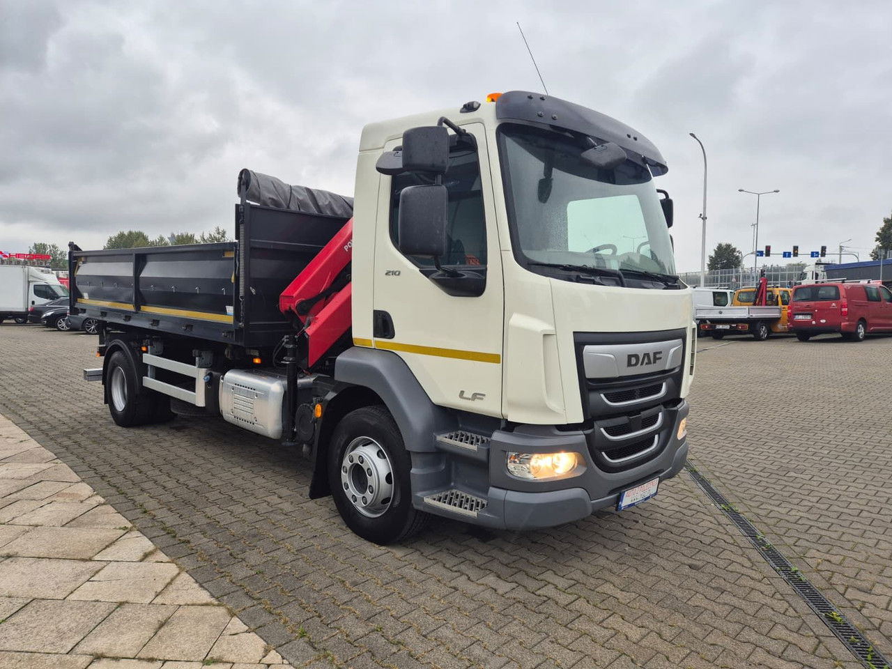 DAF LF 210 HDS HMF / Kipper / Like NEW - Самосвал камион, Камион с кран: снимка 4 DAF LF 210 HDS HMF / Kipper / Like NEW - Самосвал камион, Камион с кран: снимка 4