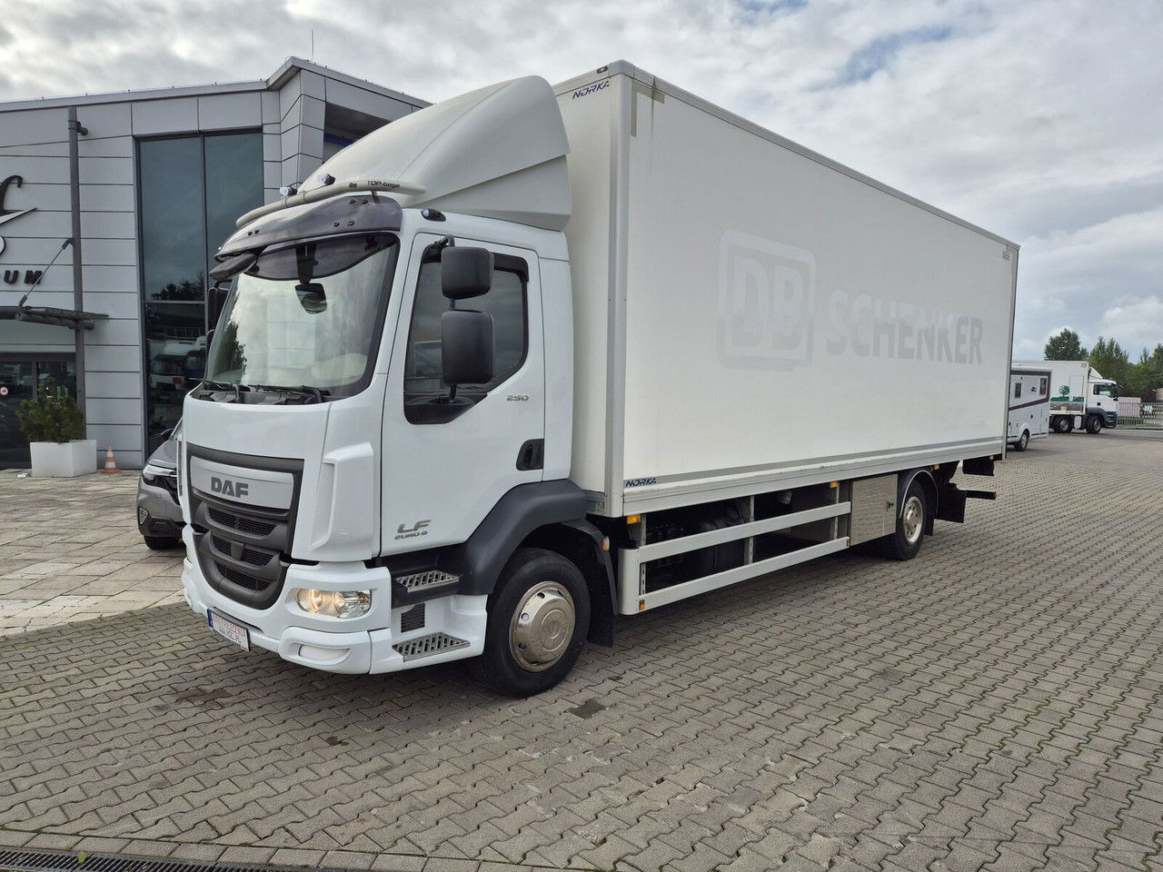 DAF LF 250 FA / Euro 6 / 18 EP / 3 Seats / 1 Owner - Камион фургон: снимка 1 DAF LF 250 FA / Euro 6 / 18 EP / 3 Seats / 1 Owner - Камион фургон: снимка 1