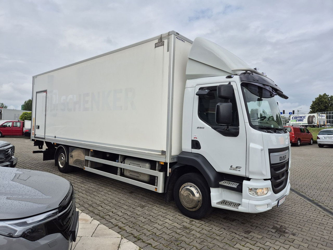 DAF LF 250 FA / Euro 6 / 18 EP / 3 Seats / 1 Owner - Камион фургон: снимка 5 DAF LF 250 FA / Euro 6 / 18 EP / 3 Seats / 1 Owner - Камион фургон: снимка 5