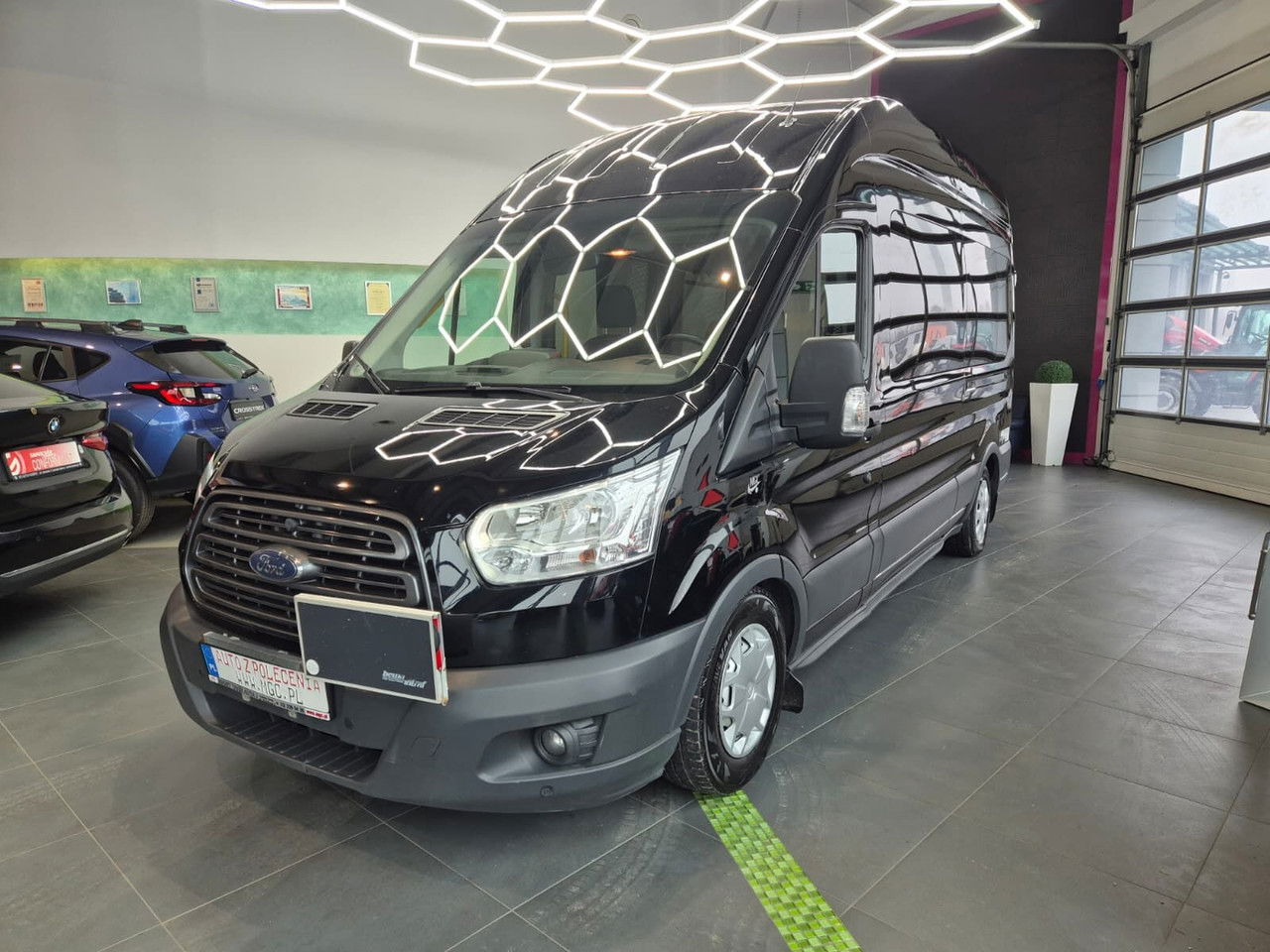 Ford Transit 35 / 2.0 TDCi / 9 Seats / Ramp - Пътнически бус: снимка 2 Ford Transit 35 / 2.0 TDCi / 9 Seats / Ramp - Пътнически бус: снимка 2