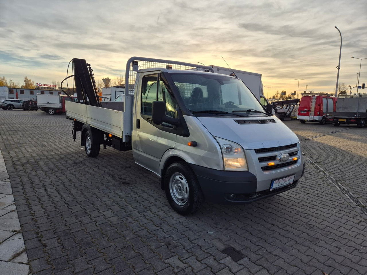 Ford Transit 350 2.4 TDCi / Very Strong Hiab / 1 Owner / Serviced - Бордови бус: снимка 4 Ford Transit 350 2.4 TDCi / Very Strong Hiab / 1 Owner / Serviced - Бордови бус: снимка 4