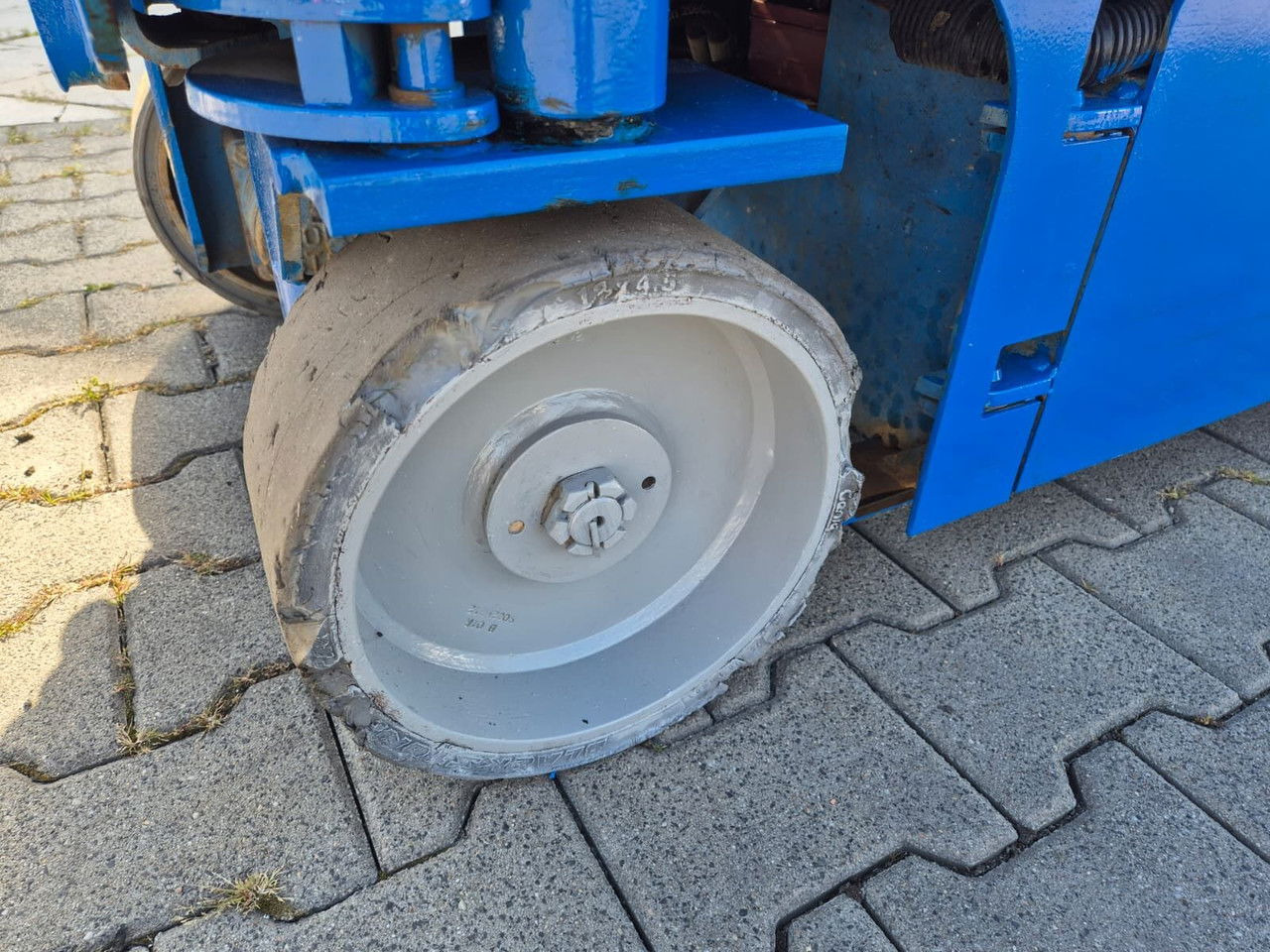 Ножична работна платформа Genie GS1930 / 4X4 / 1 Owner / Serviced: снимка 19