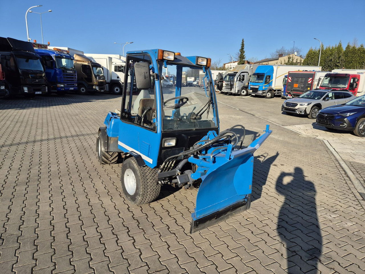 HOLDER C245 4WD / Tool carrier / Snow plow / PTO Front AN D Rear / 4X4 / - Трактор за комунални дейности: снимка 5 HOLDER C245 4WD / Tool carrier / Snow plow / PTO Front AN D Rear / 4X4 / - Трактор за комунални дейности: снимка 5