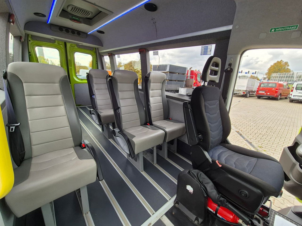 Микробус, Пътнически бус IVECO Daily 35S12 Hi-Matic / 10 Seats: снимка 23 Микробус, Пътнически бус IVECO Daily 35S12 Hi-Matic / 10 Seats: снимка 23