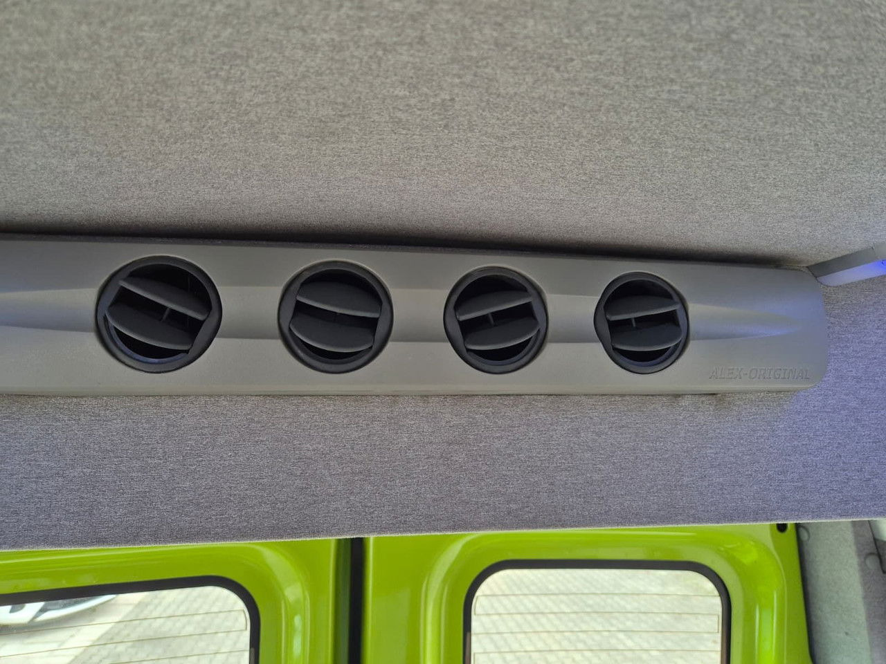 Микробус, Пътнически бус IVECO Daily 35S12 Hi-Matic / 10 Seats: снимка 26 Микробус, Пътнически бус IVECO Daily 35S12 Hi-Matic / 10 Seats: снимка 26